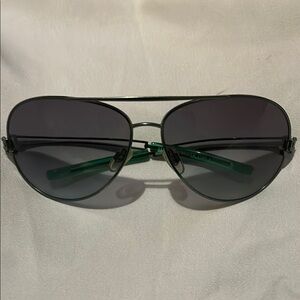 Jennifer Lopez Green and Black Aviator Sunglasses with Gradient Lenses